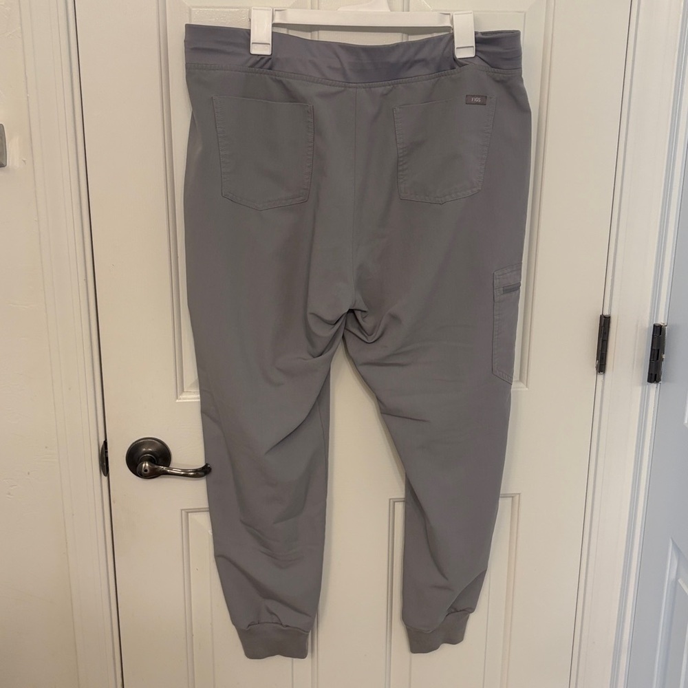 FIGS Zamora Joggers in Cement - Picture 3 of 6